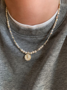 สร้อยคอไข่มุกเงินชิ้นเล็กสำหรับผู้หญิง สร้อยคอแฟชั่นฤดูใบไม้ร่วง/ฤดูหนาว สร้อยคอสำหรับเสื้อกันหนาวแบบหลายชั้น สร้อยคอแบบหัวเข็มขัด