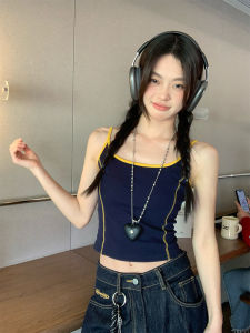 เสื้อกั๊กสั้นผู้หญิงสไตล์อเมริกันย้อนยุค สไตล์ฤดูร้อน เสื้อกั๊กคอวีสีตัดกัน ทรงเข้ารูป ดีเทลเส้นทแยง เสื้อเชิ้ตกระชับสัดส่วนสำหรับสาวๆ