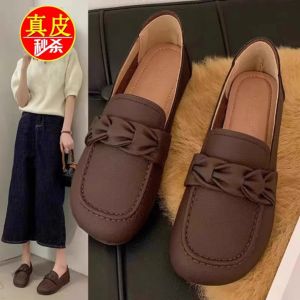 รองเท้าส้นแบนหนังวัวแท้สวมใส่สบายสำหรับผู้หญิง รองเท้าทำงานกันลื่น รองเท้าสวมแบบสวมสบาย รองเท้าแฟชั่นฤดูใบไม้ผลิ 2025