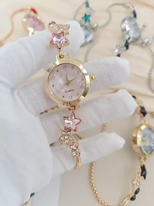 【 In Stock 】New Star Shaped Diamond-encrusted Womens Watch Pull-out Adjustable Bracelet Watch Simple and Sweet Student Quartz Watch Jam Tangan Wanita女士手表