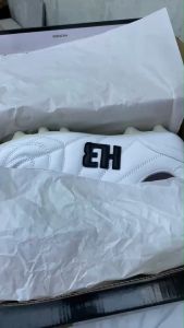 รองเท้าสตั๊ดH3รุ่นClassic/size40-43มี2สีขาวและดำมั่นใจทุสนามตอ้งH3เท่านั้น