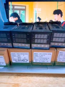 Đồng hồ nhiệt độ REX-C100 out relay / ssr kích thước 48x48 điện áp 220VAC