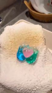 5 in 1 เจลบอลซักผ้า กล่องละ 40 เม็ด รวมน้ำยาซักผ้า น้ำยาปรับผ้านุ่ม กลิ่นหอมมาก เจลแคปซูลซักผ้า เจลแคป น้ำยาซักผ้า