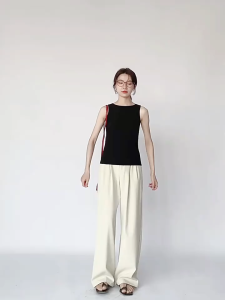 ALATrend Elegant Black Sleeveless Tank Top for Women - High-Quality Athletic Wear
