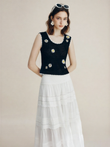 FAMANXUAN | Embroidered Daisy Crochet U-Neck Knit Vest