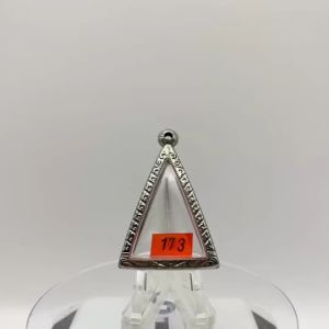 No.(173) ตลับพระ กรอบพระสแตนเลสลายไทย นางพญา หรือพิมพ์สามเหลี่ยม ขนาดวงใน 2.8*3.8 ซม. ขนาดใส่สวย 2.5*3.5 ซม. หรือขนาดพระที่ใกล้เคียง