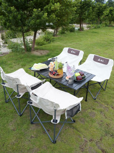 เก้าอี้พับแบบพกพากลางแจ้งสําหรับการตั้งแคมป์และการร่างภาพศิลปะผู้เอนกายสไตล์ผีเสื้อน้ําหนักเบาเหมาะสําหรับชายหาดและสวนสาธารณะ