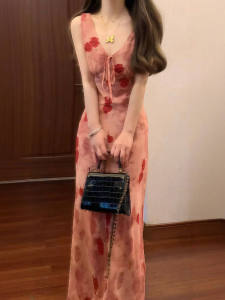 Elegant V-Neck Strap Dress Retro Fashion Slim Fit Buttress Floral Skirt Summer Soft Style Print Belted Waist Non-Sleeved Dress