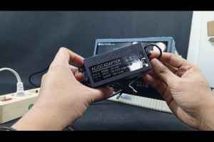 Adaptor 12 Volt 2 Ampere Murni: Aksesori Pengisian Daya 12V