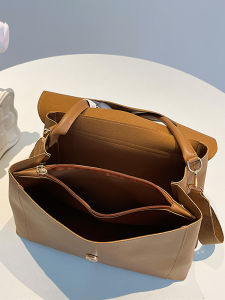 Large Capacity Tote Bag with Wide Shoulder Strap Multi-Layer Compartments Fashionable Retro Style PU Material Soft Polyester Lining