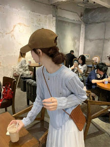 เสื้อยืดแขนยาวผ้าไหมน้ำแข็งถักสีน้ำเงินสำหรับผู้หญิงในช่วงฤดูร้อน เสื้อคลุมกันแดดแบบโปร่งบาง เสื้อผ้าทำงานสไตล์เกาหลี