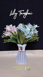 Bunga Lili Plastik Tanpa Vas / Pot Lily Artificial Kembang Sepatu Daun Hias Flower Wedding Bouquet