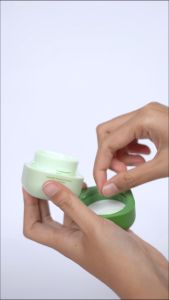Reglow Rejuvenating Day Cream - Cream wajah glowing putih cepat