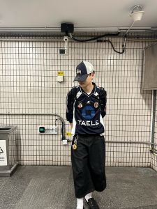 เสื้อยืดคอกลมแขนยาวทรงหลวมสไตล์อเมริกันย้อนยุคสำหรับผู้ชาย ทรงหลวม ลำลอง หลากหลายสไตล์ เสื้อชั้นในฤดูร้อน