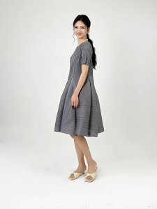 Miyake Pleated Round Neck Short Sleeved Dress with Elegant Temperament and Waist Cinched Flower Bud Dresses for Women Summer New