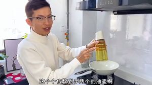 Glass Oil Bottle 450ML Automatic Opening And Closing Seasoning Bottle Leak-proof No Hanging Gravity