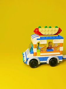 Building block street scene girl series ice cream truck childrens puzzle brain assembly boys toy ornaments
