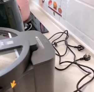 Holder Gantungan Kabel Batok Kepala Cantolan Tempel Dinding