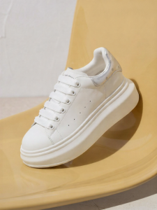 Thick Sole Plush White Student Sneakers