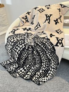 Luxurious Thickened Knitted Design Soft Velvet Blanket Half Velvet Casual Blanket for Nap And Leisure Polyester Fiber 100%