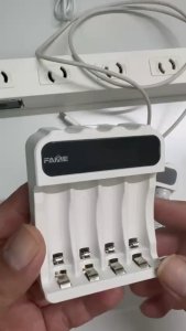 BH 12T || Bộ Sạc 4 Khe DS-01 Sạc Cho Pin Tiểu AA AAA Mạch Sạc Nhanh Màn Hình LCD Thông Minh - FAME