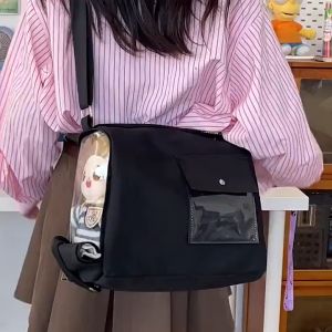 Ita Bag กระเป๋าสะพาย 2in1 โชว์เข็มกลัด ตุ๊กตา DIY ได้ตามใจชอบ กันน้ำ กันฝุ่น