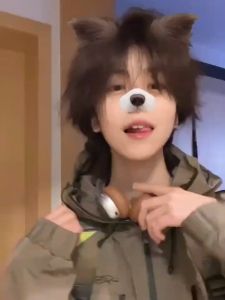 Wig rambut pendek pria dan wanita realistis alami Jepang siswa SMP dan SMA berpakaian penutup wig tampan