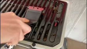 Grill Cleaning Brush 2 in 1 BBQ Barbecue Oven Grill Kitchen Metal Cleaning Brush Scraper Scrub Grease Remover