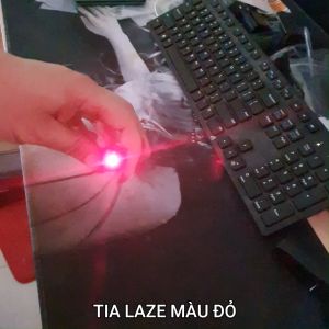 Mẫu Đèn Laze Kim Loại D11 Pin Sạc Chỉnh Tia Đỏ 4 Hướng - Đồ Chơi ZenZ