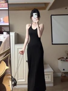 ชุดเดรสยาวคอวีแขนกุดสีดำเซ็กซี่สำหรับผู้หญิงในฤดูร้อน เดรสยาวเอวสูงแบบเกาะอก ชุดเดรสยาวสไตล์ฝรั่งเศส