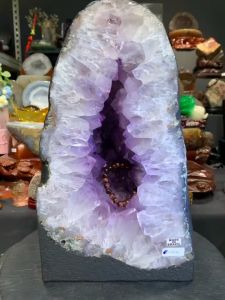 🇲🇾💯purple amethyst crystal geode🔮天然紫晶洞 金木形 骨干紫晶大牙 紫度光泽深美 边部薄皮玛瑙共生黄幽灵、绿幽灵