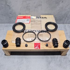 SIL SEAL PISTON REM CAKRAM DEPAN HONDA JAZZ LAMA CITY GD3 2003 SAMPAI 2008