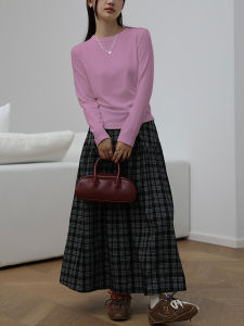 เสื้อยืดคอกลมแขนยาวทรงสลิมฟิตสำหรับผู้หญิง ฤดูใบไม้ร่วง/ฤดูหนาว เสื้อชั้นในที่สวมใส่ได้ทั้งในและนอกบ้าน เสื้อผ้าทำงานสไตล์เกาหลี