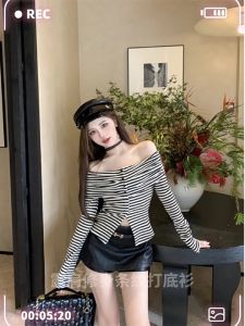 Dream clothes🍒เสื้อยืดสวยๆผู้หญิง🎈 เสื้อยืดแขนยาวผู้หญิง ปาดไหล่ลายขวางสไตล์เกาหลี อ่อนโยนและสง่างาม