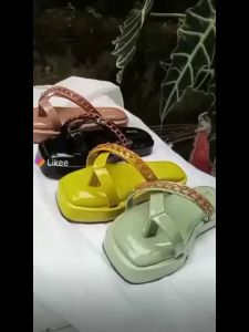 Sandal Wanita Fiona Terbaru Kekinian Tebal Empuk Tidak Licin