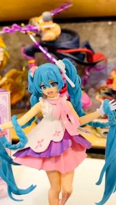 Mô hình Miku cầm tóc cao 19cm. Mô hình wibu mô hình waifu
