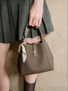 Belle | New Commuter-Use Bucket-Style Handbag