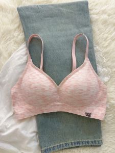 บรา V-Back สไตล์หวานสําหรับหญิงสาวพร้อม Bralette ไร้สายที่สวมใส่สบายแบบนุ่มพร้อมสายรัดปรับระดับได้