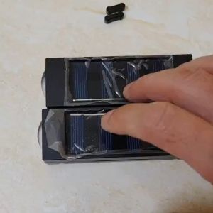 Đèn năng lượng mặt trời hắt tường 2 đầu trang trí gắn treo tường chống nước có thể ghép nối ip 65 Manco