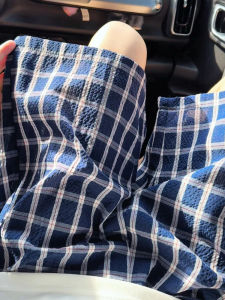 กางเกงขาสั้นผ้าโพลีเอสเตอร์ลายสก็อตสีน้ำเงินเข้มสำหรับผู้ชาย ทรงหลวม ระบายอากาศได้ดี แห้งเร็ว ใส่ไปชายหาด 5 จุด