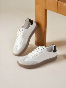 Josiny | Light Bottom Sneakers