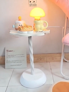 โต๊ะข้างเตียง โต๊ะทํางานข้างเตียง โต๊ะข้างโซฟา โต๊ะกาแฟ โต๊ะเล็ก โต๊ะ ประหยัดพื้นที่ ใช้งานง่าย สะดวก ใช้งานได้หลากหลาย มินิมอล แต่งห้อง โทนอบอุ่น