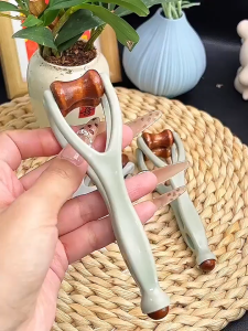 Wooden Roller Finger Massager To Relieve Finger Soreness And Fatigue In Office Workers. Portable Handheld Hand Relaxation Massager.