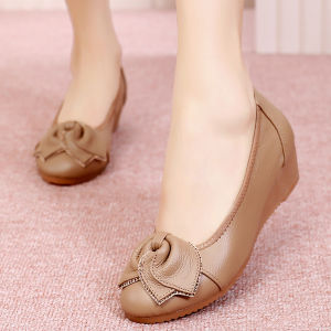 รองเท้าส้นเตี้ยหนังสวมใส่สบายสำหรับผู้หญิง ทรงหัวมน สวมใส่สบาย รองเท้าแฟชั่นฤดูใบไม้ผลิ รองเท้าผู้หญิงแบบสวมสบาย ส้นเตี้ย หนังแท้