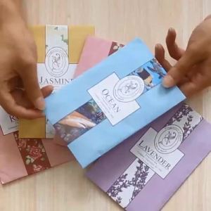 Wardrobe Air Freshening Paper Bag 5 Flavor Closet Fragrance Bag with Hanger Aromatherapy Scented Bag