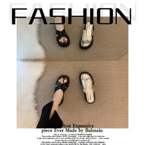 QJshop  พร้อมส่งจากไทย รองเท้าส้นตึก สายไขว้ ดีไซน์สวย เก็บเท้า ใส่แล้วดูเท้าเรียวขึ้น มีให้เลือกหลายสี กันน้ำ กันลื่น วัสดุยางอย่างดี ใส่สบาย สำหรับใส่เที่ยว ใส่ออกงาน คือเหมาะมาก