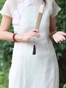 1 Quạt Gấp Bằng Tre Phong Cách Cổ Điển Mượt Mà Di Động Dùng Cho Mùa Hè Kèm Móc Treo Làm Quà Tặng Và Dùng Cho Biểu Diễn