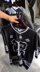 587 Jersey Vintage Oversized NFL Streetwear  Kaos Hockey Hitam Number 22