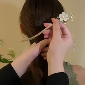 【PINK EMPRESS】กระโปรงทรงหน้าม้าสไตล์เกาหลี พร้อมเครื่องประดับผมและพู่ฮันฟูแบบดั้งเดิม