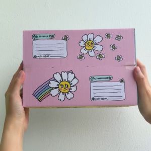 กล่องฝาชน เดซี่และทานตะวัน อยากบอก [คละลาย] Size 2A - 20 ใบ